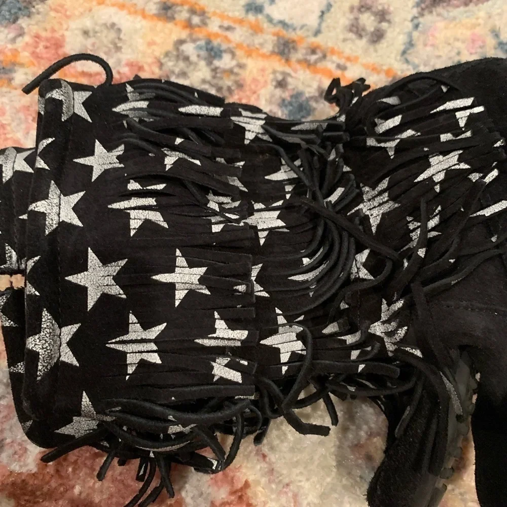 Minnetonka Black Suede Fringe Accent Moccasin Star Print Boots Girls Size 13
